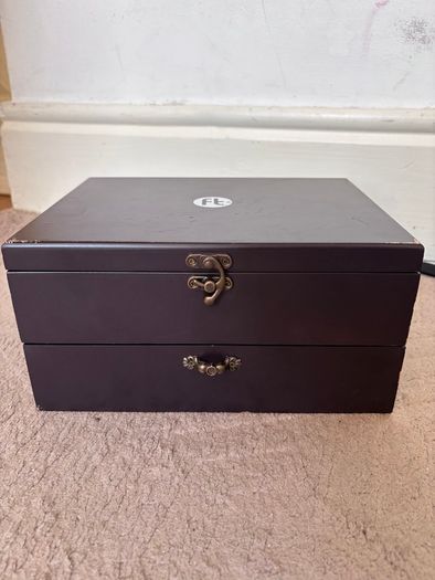 Wine accessory set in wooden presentation box