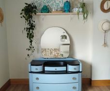 Austinsuite chest of drawers with a mirror