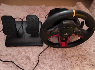 Wheel & pedals PS4