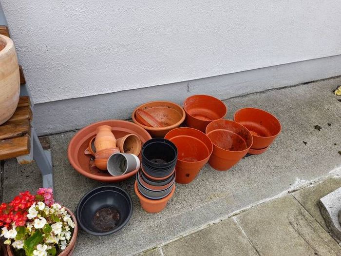 Garden pots  n items clearout