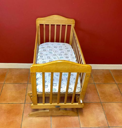 Babylo Timber Glider Crib With Mattress | Excellent Condition