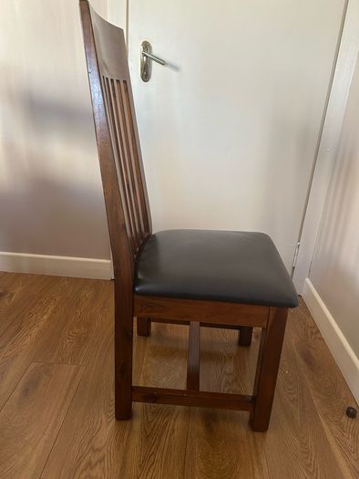 Extendable Table and 8 Chairs