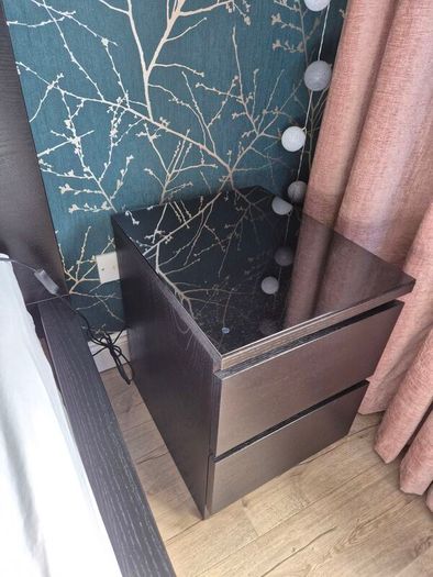 2 bedside tables