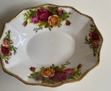 Reduced Royal Albert Old country roses dish
