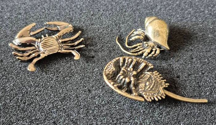 3 brass crabs,. Solid brass.