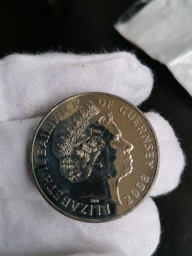 2008 Guernsey Five Pounds Coin