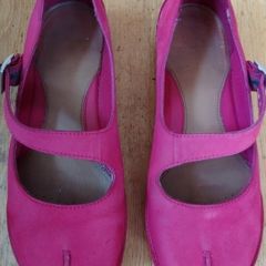 Size 6 Cerise Pink Clarks shoes