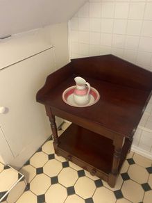 Washstand table