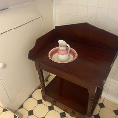 Washstand table
