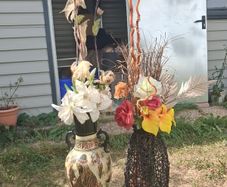 2 flower vases
