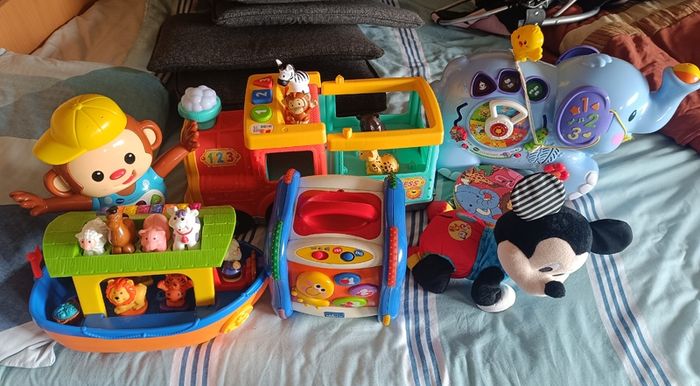Toy bundle and chair