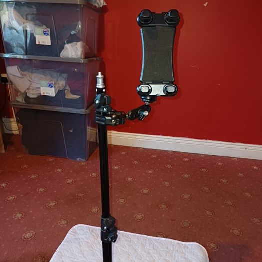 ipad Stand hand