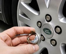 4 x New Nuts. Fit Land Rover Discovery 3/4/5 Range Rover Sport (LA4) Delivery