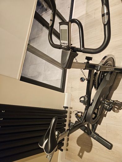 Hit Fitness G6 Indoor Cycling Bike. Perfect Condition (Barely Used)