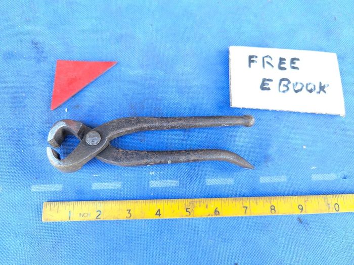 Pincers with Tack Lifter