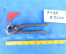 Pincers with Tack Lifter
