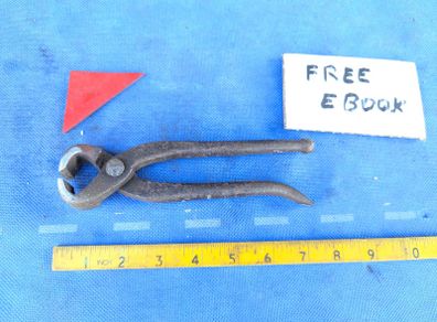 Pincers with Tack Lifter