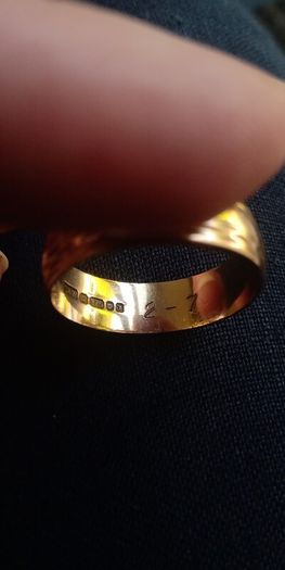 9ct men's heavy gold band 4g size S