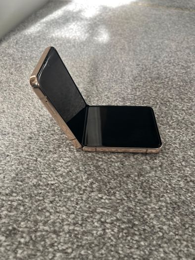 samsung galaxy Z flip 4