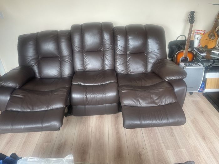 Reclining sofa and 2 armchairs