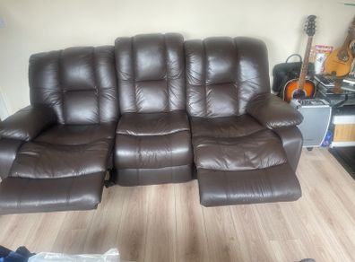 Reclining sofa and 2 armchairs