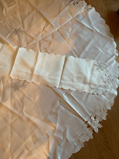 Embroidery Round Table Cloth & Matching Runner