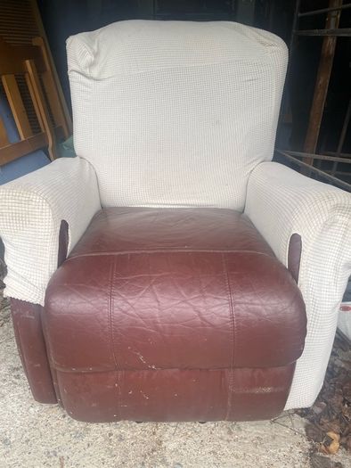 Electric riser recliner chair