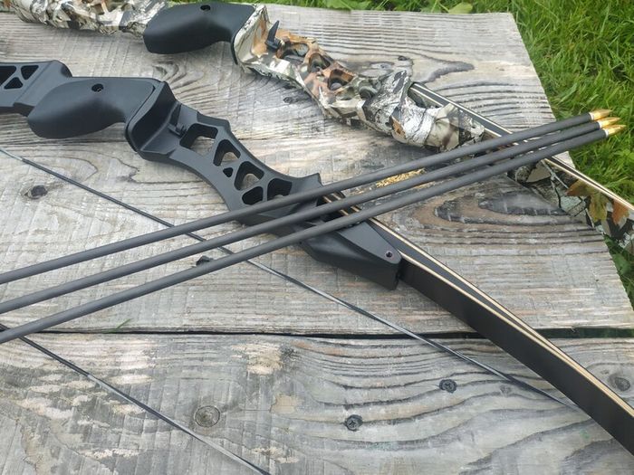 Archery Bow, 64" Recurve, ILF Limbs (30, 40, 50 lbs), +3x carbon arrows