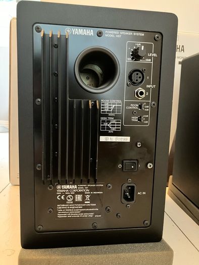 Yamaha HS7 Studio Monitors