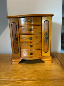 Jewellery box