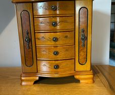 Jewelry box