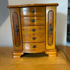 Jewellery box