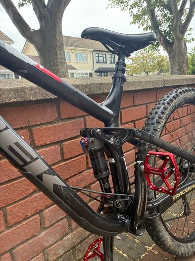 Full suspension mountain bike