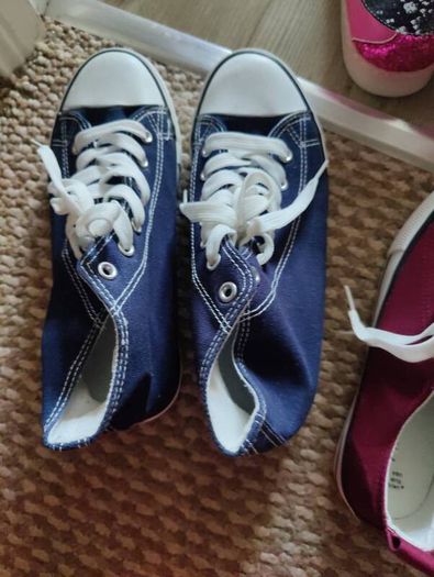 girls sneaker