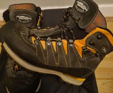 Meindl hiking boots Goretex vibram soles