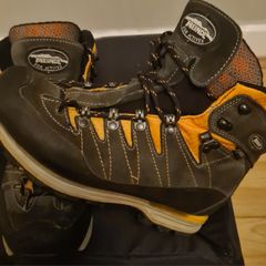 Meindl hiking boots Goretex vibram soles