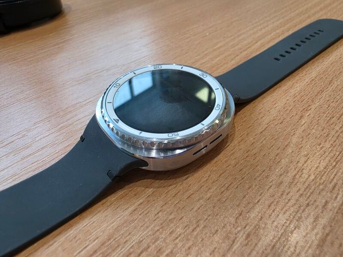 Samsung 8 classic with white original strap