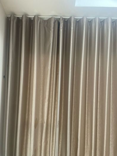 Wave Fold curtain and ceiling track set