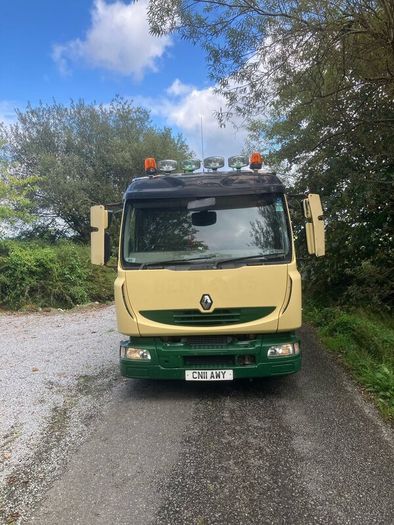 Renault recovery truck