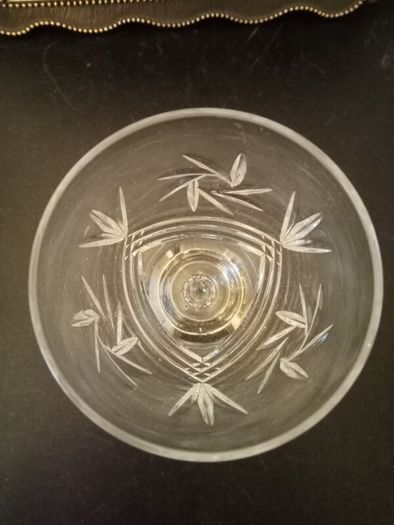 Superb set of 6 wine glasses High quality 24%lead crystal, similar to Waterford