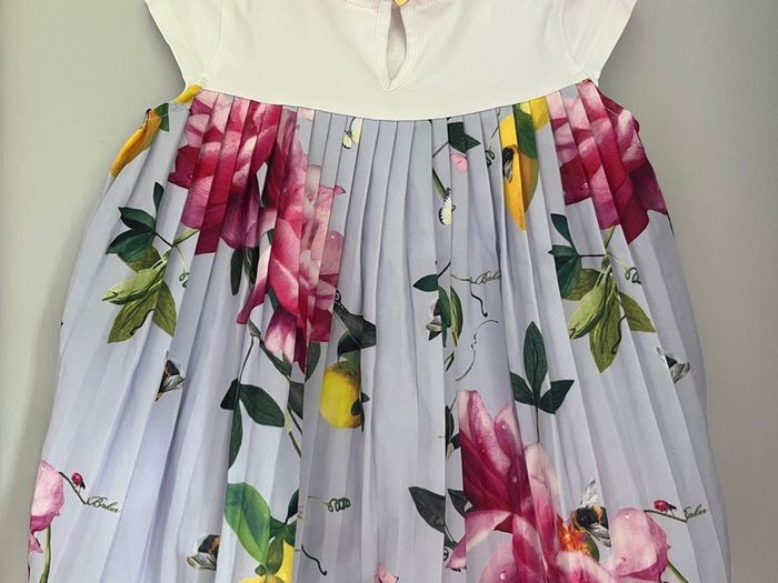 Ted Baker baby Girls white top with butterfly and floral detail at the back & matching leggings Age 18-24 months EUC