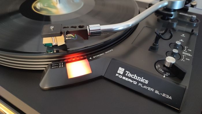 Technics SL-23A turntable/Record player. Like NEW!