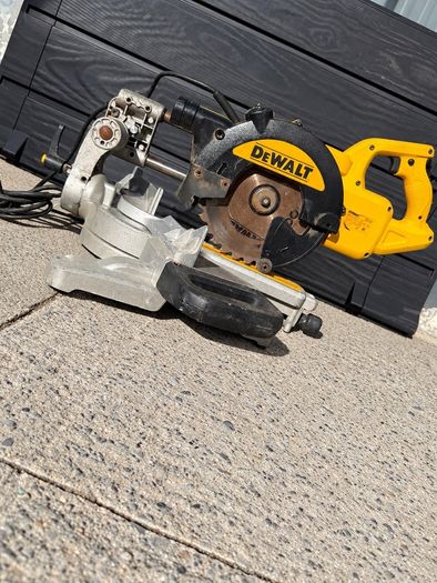 DeWalt DWS773 GB 216mm Sliding Mitre Saw 240V