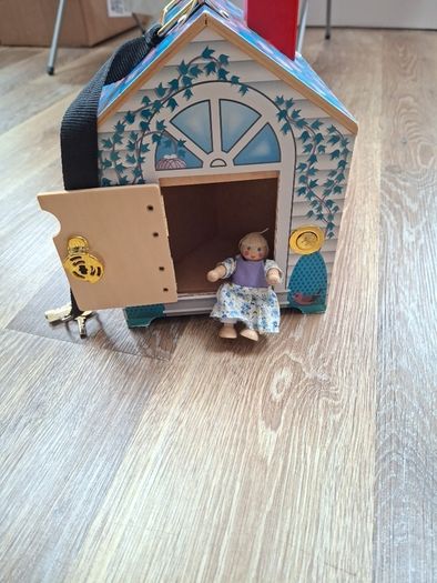 Melissa & Doug doorbell house