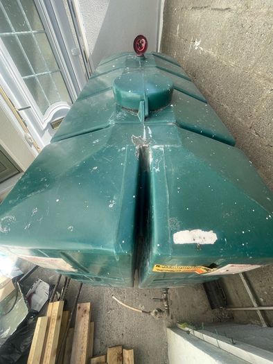 Oil tank