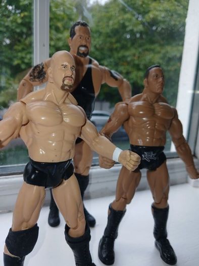 Westlers The Rock, Stone Cold and Big Show