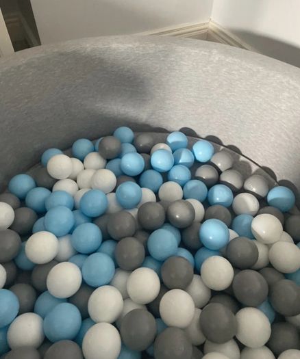 Ball Pit with balls