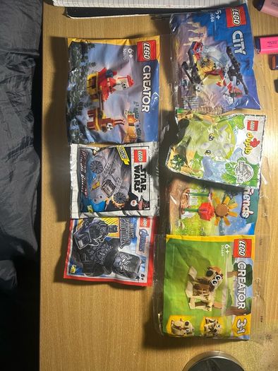 7 Lego polybags