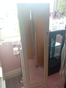 white long stand jewelry box