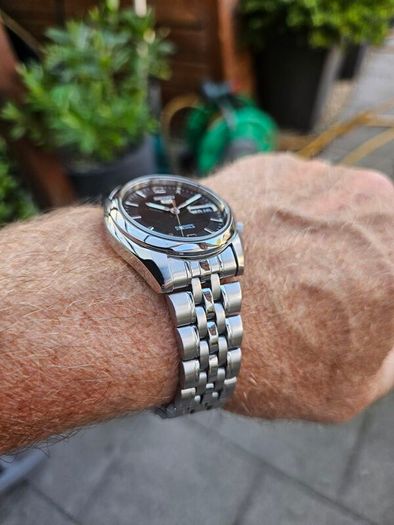 Watch Seiko 5 Automatic.